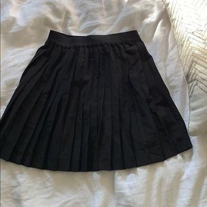 H&M black pleated mini skirt